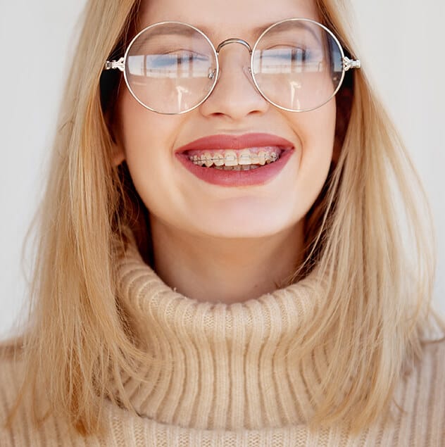 How do ceramic braces work