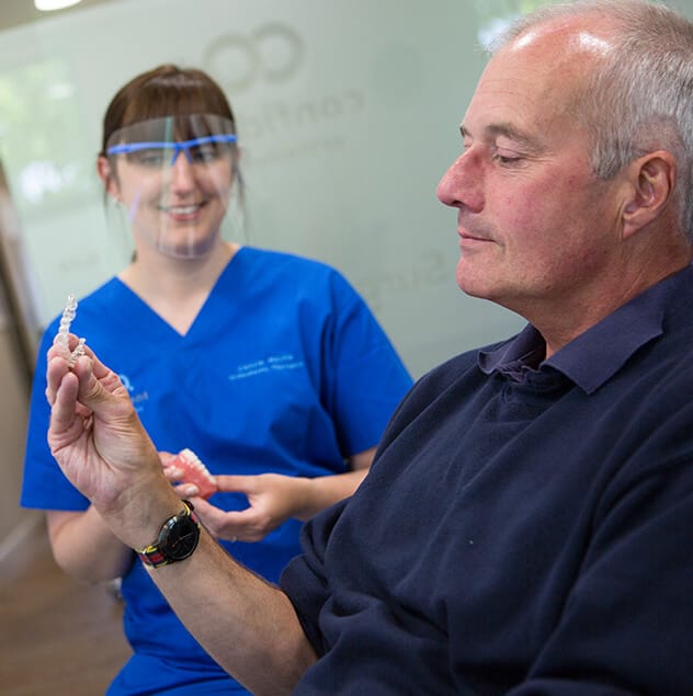 We offer two types of retainers: fixed retainers and removable retainers